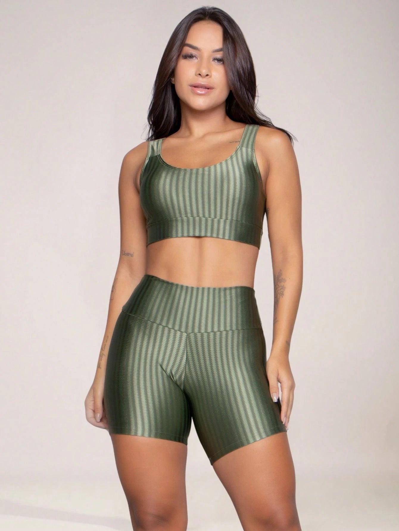 Conjunto Feminino Fitness Shorts e Top em Poliamida