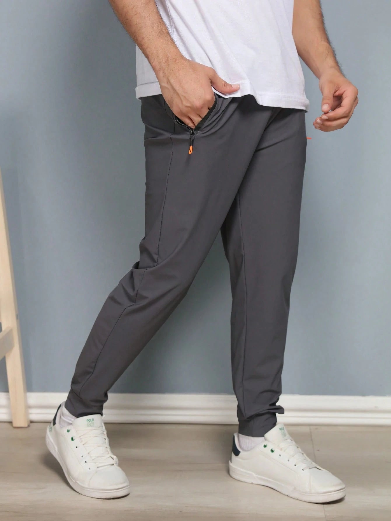 Vendedor IndicadoCalça Masculina Jogger Treino Academia Casual Esportiva Tactel Elastano Tamanho P-54 Numero 3 cores