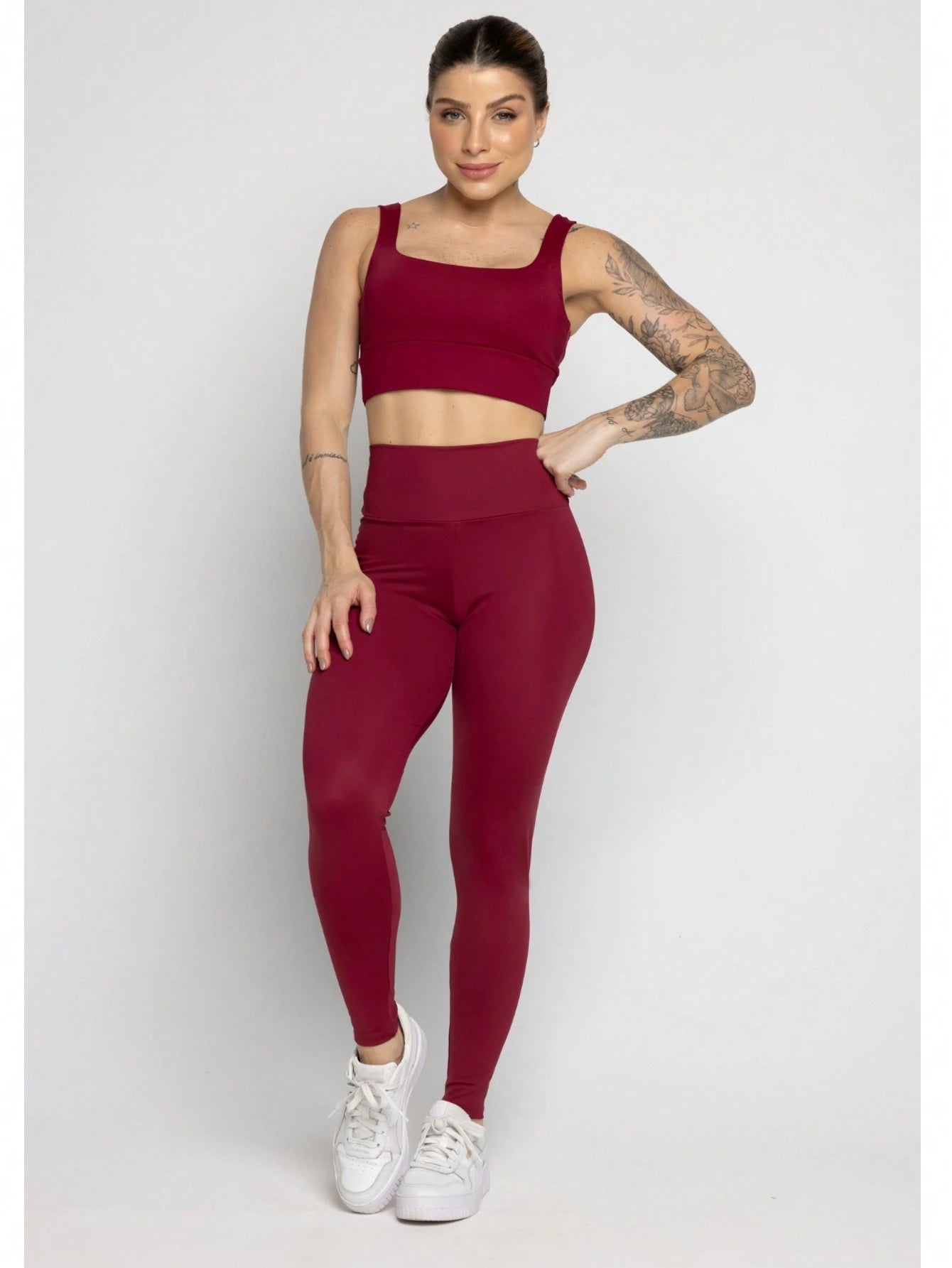 Conjunto Fitness Feminino Slim Fit em Poliamida