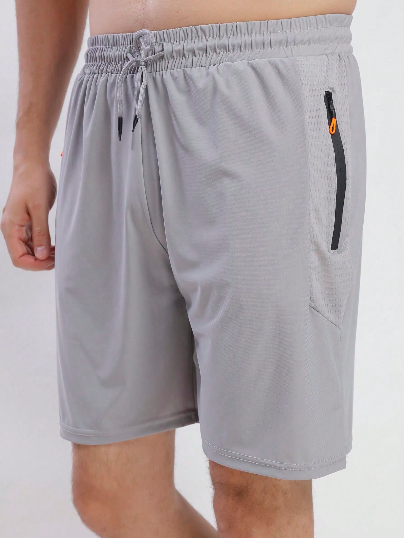 Bermuda Masculina com Cordão e Bolsos